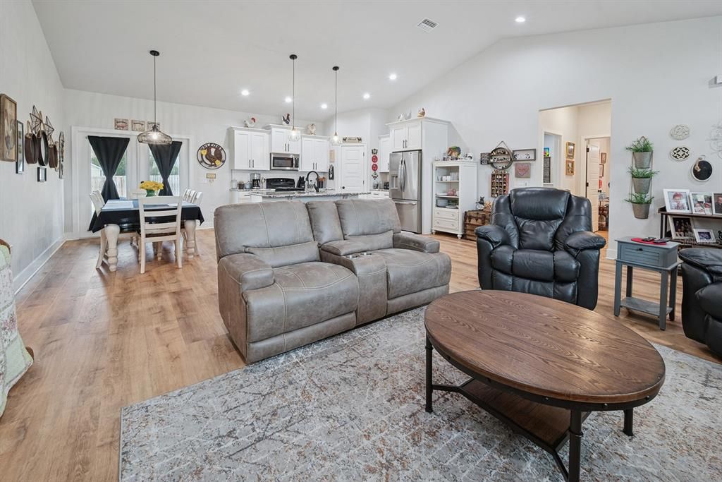 For Sale: $340,000 (3 beds, 2 baths, 1616 Square Feet)