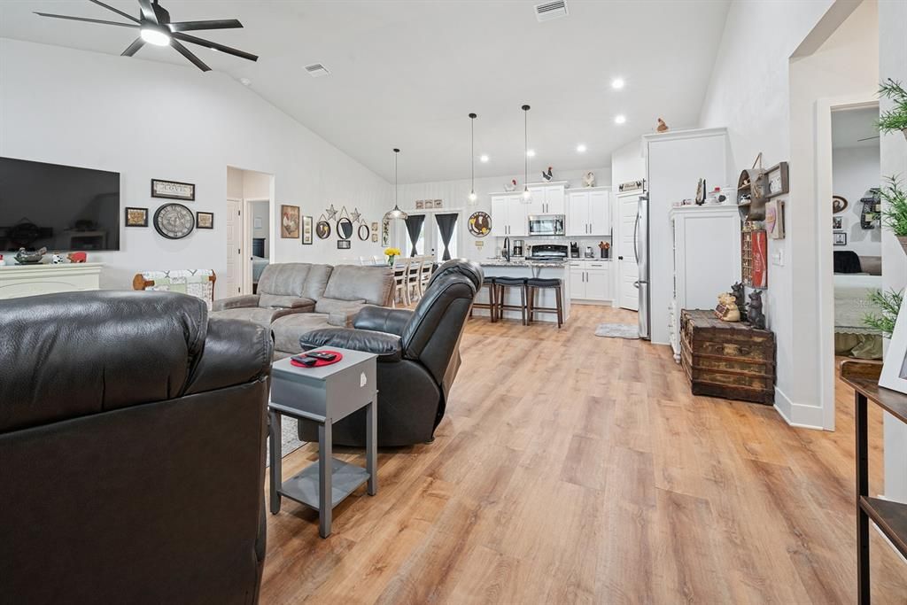 For Sale: $340,000 (3 beds, 2 baths, 1616 Square Feet)