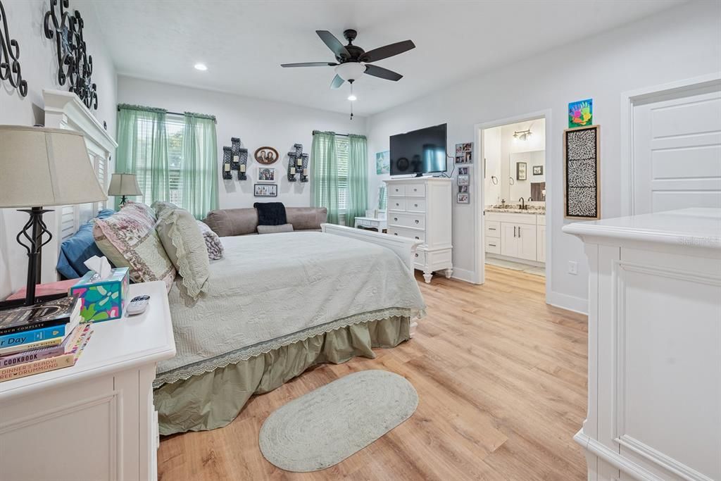 For Sale: $340,000 (3 beds, 2 baths, 1616 Square Feet)