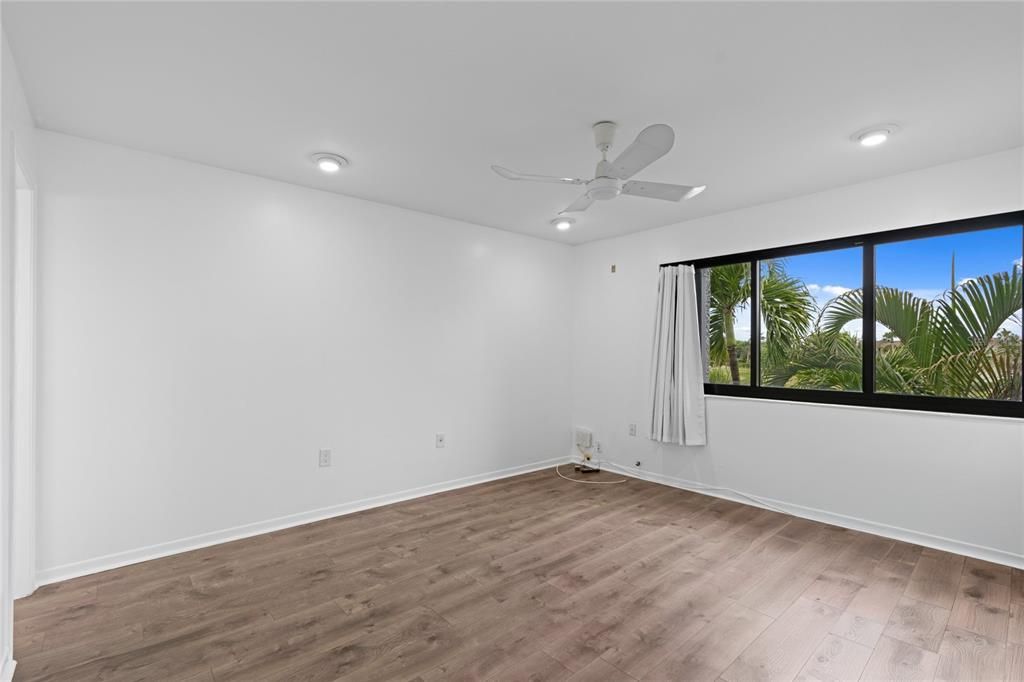 For Rent: $2,295 (2 beds, 2 baths, 978 Square Feet)