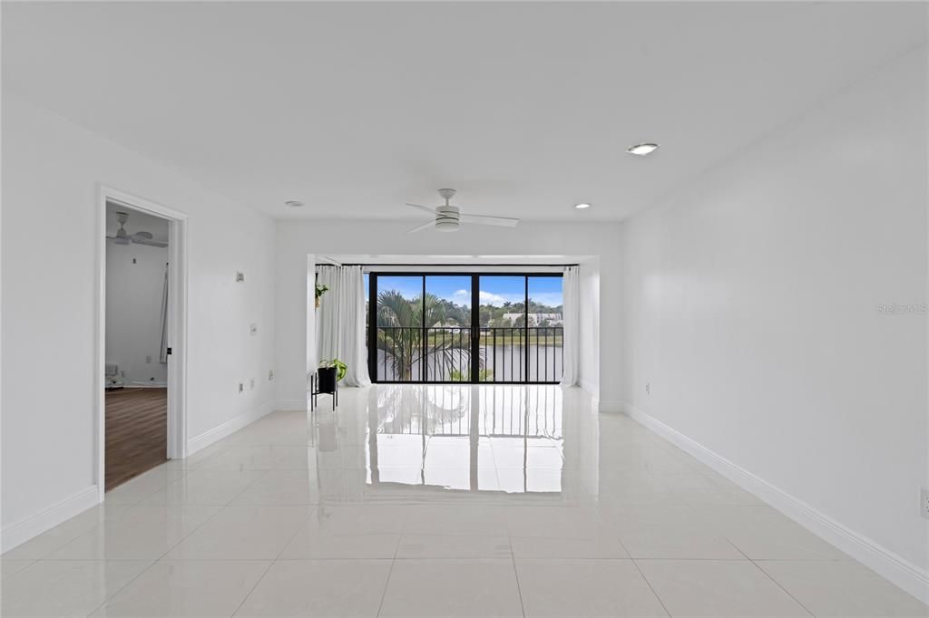 For Rent: $2,295 (2 beds, 2 baths, 978 Square Feet)