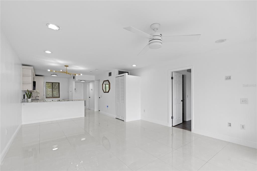 For Rent: $2,295 (2 beds, 2 baths, 978 Square Feet)