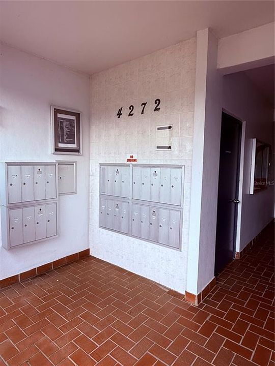 For Rent: $2,295 (2 beds, 2 baths, 978 Square Feet)