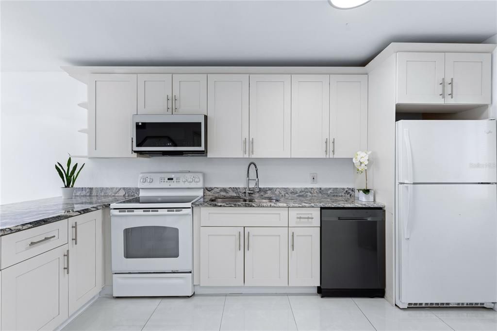 For Rent: $2,295 (2 beds, 2 baths, 978 Square Feet)