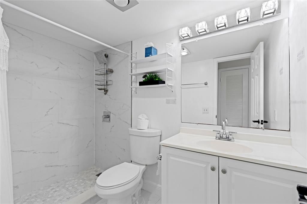 For Rent: $2,295 (2 beds, 2 baths, 978 Square Feet)