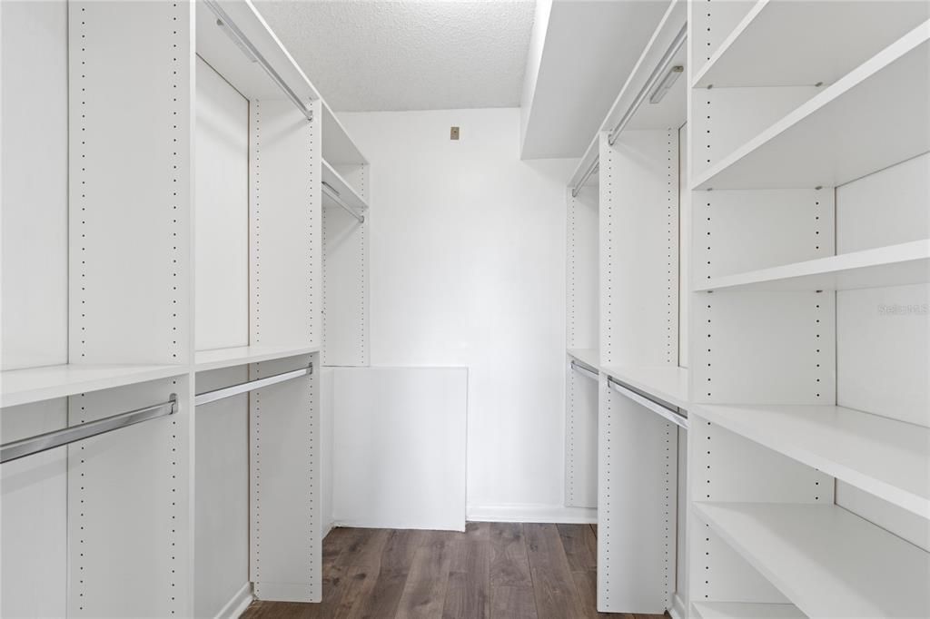 For Rent: $2,295 (2 beds, 2 baths, 978 Square Feet)