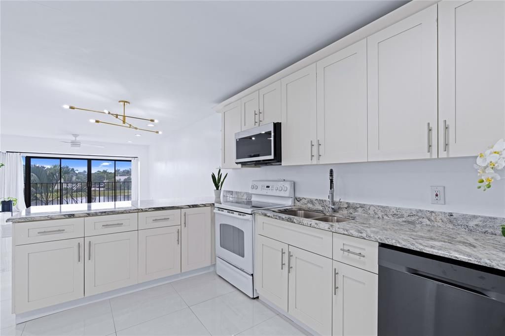 For Rent: $2,295 (2 beds, 2 baths, 978 Square Feet)