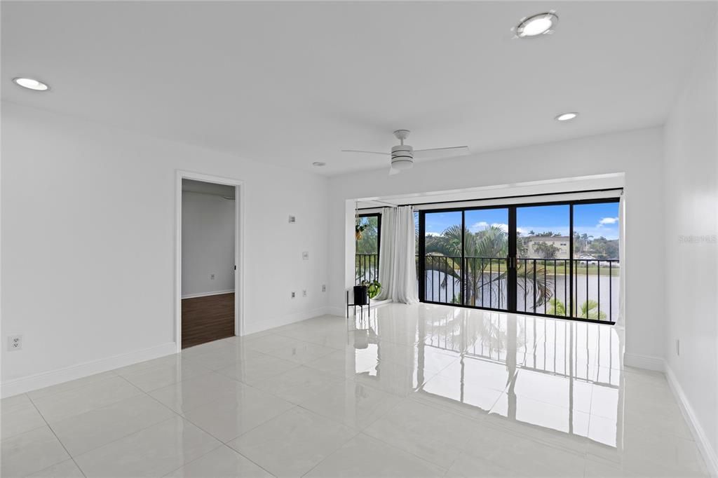 For Rent: $2,295 (2 beds, 2 baths, 978 Square Feet)