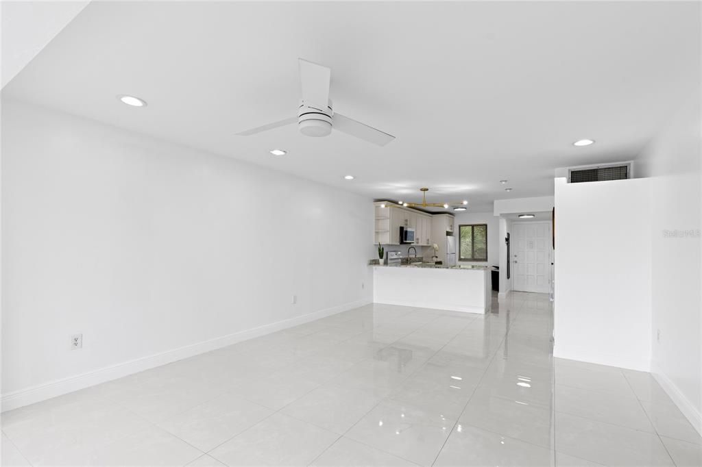 For Rent: $2,295 (2 beds, 2 baths, 978 Square Feet)