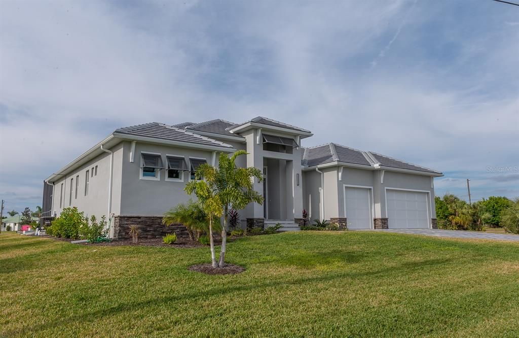 For Sale: $1,499,000 (3 beds, 3 baths, 2690 Square Feet)