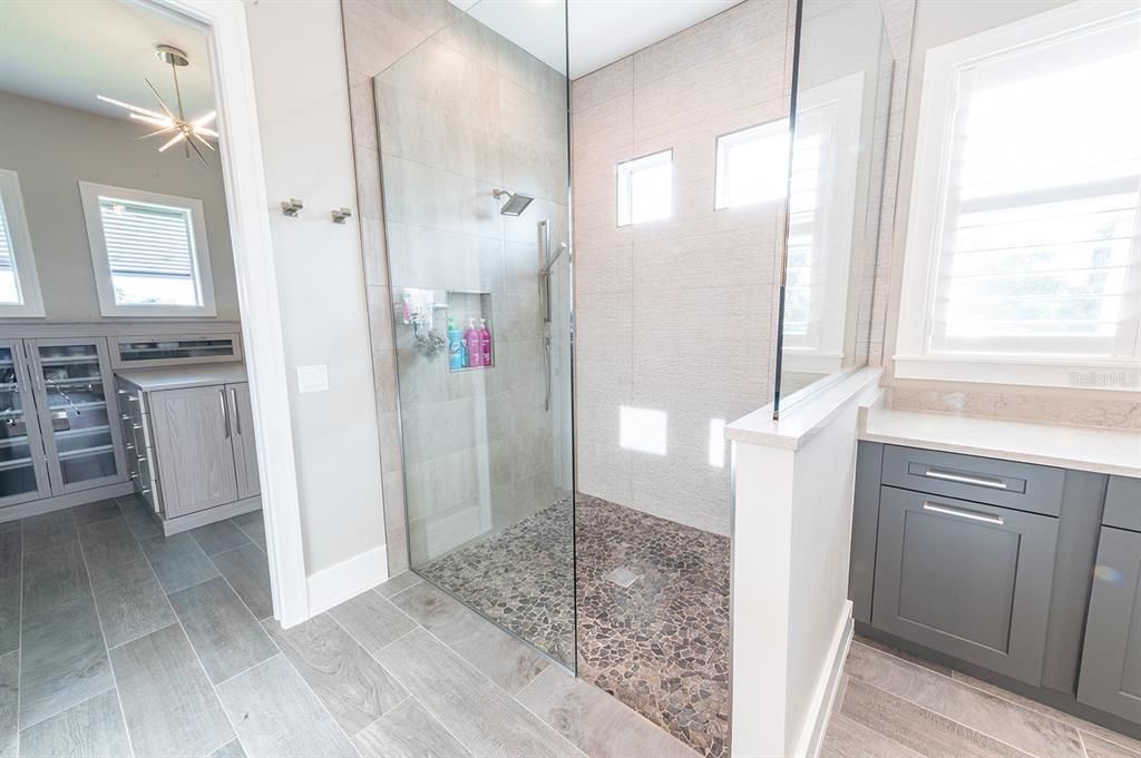 For Sale: $1,499,000 (3 beds, 3 baths, 2690 Square Feet)