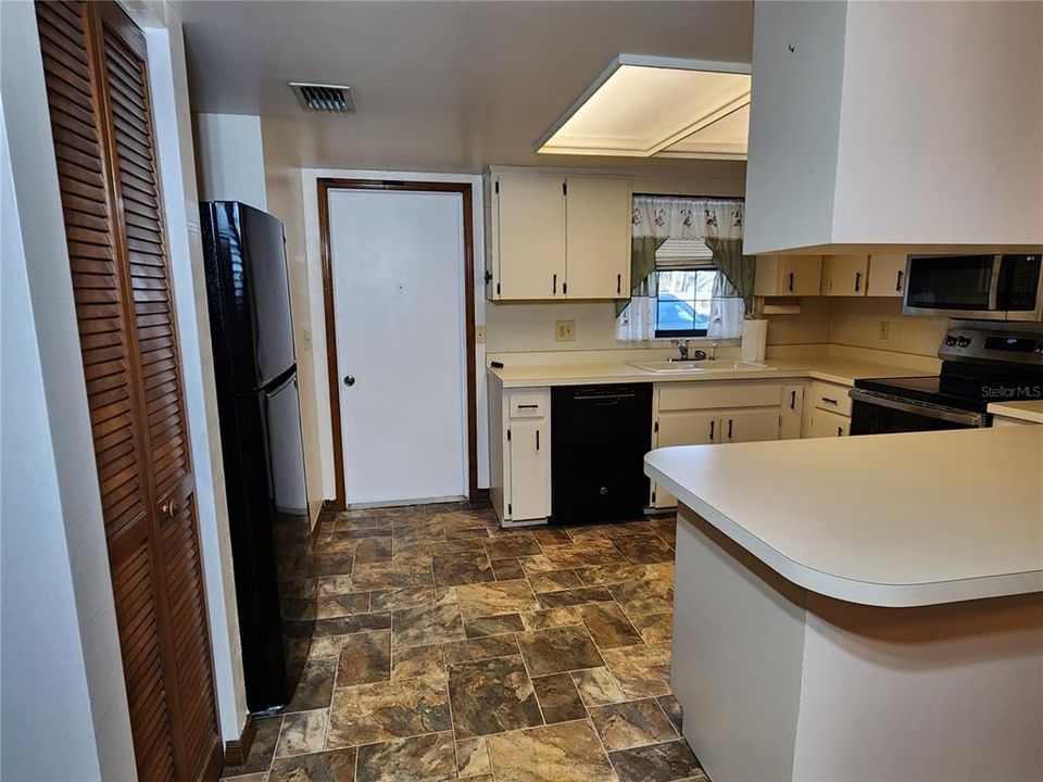 待售: $132,500 (2 贝兹, 2 浴室, 1066 平方英尺)