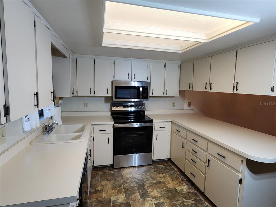 待售: $132,500 (2 贝兹, 2 浴室, 1066 平方英尺)