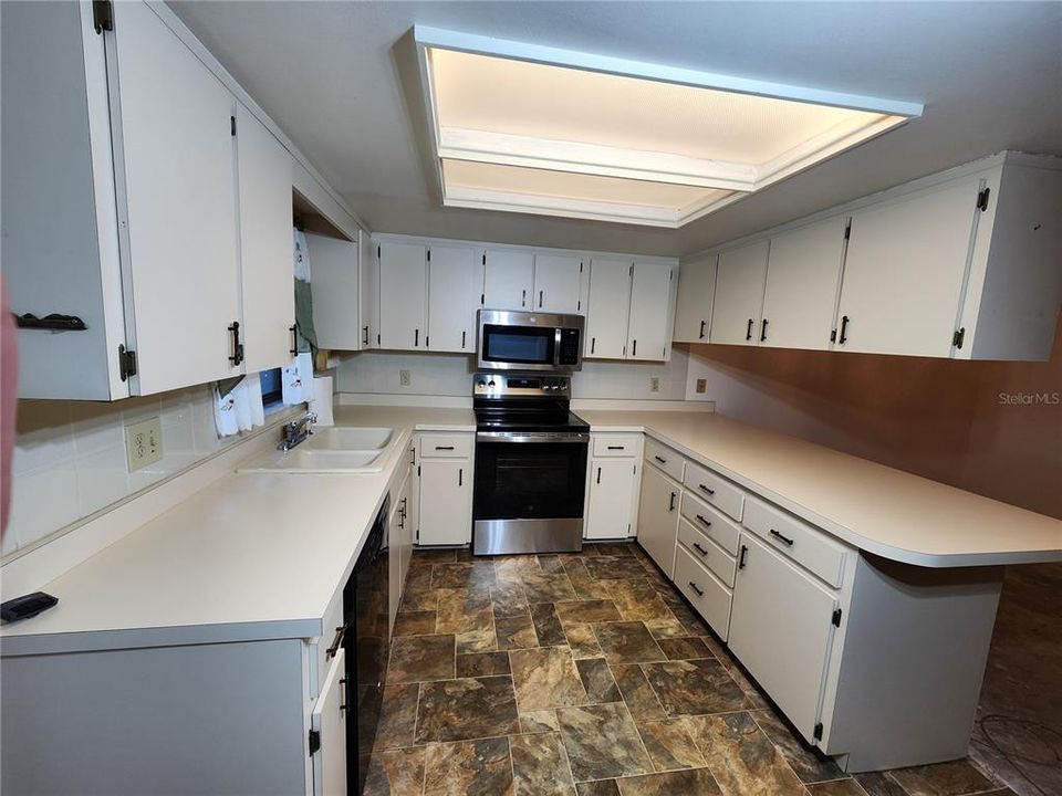 待售: $132,500 (2 贝兹, 2 浴室, 1066 平方英尺)