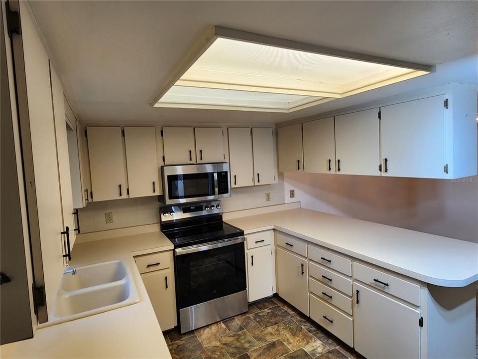 待售: $132,500 (2 贝兹, 2 浴室, 1066 平方英尺)