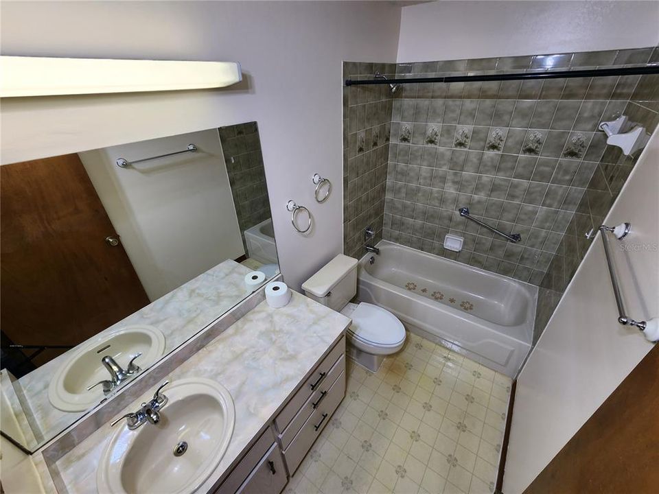 待售: $132,500 (2 贝兹, 2 浴室, 1066 平方英尺)