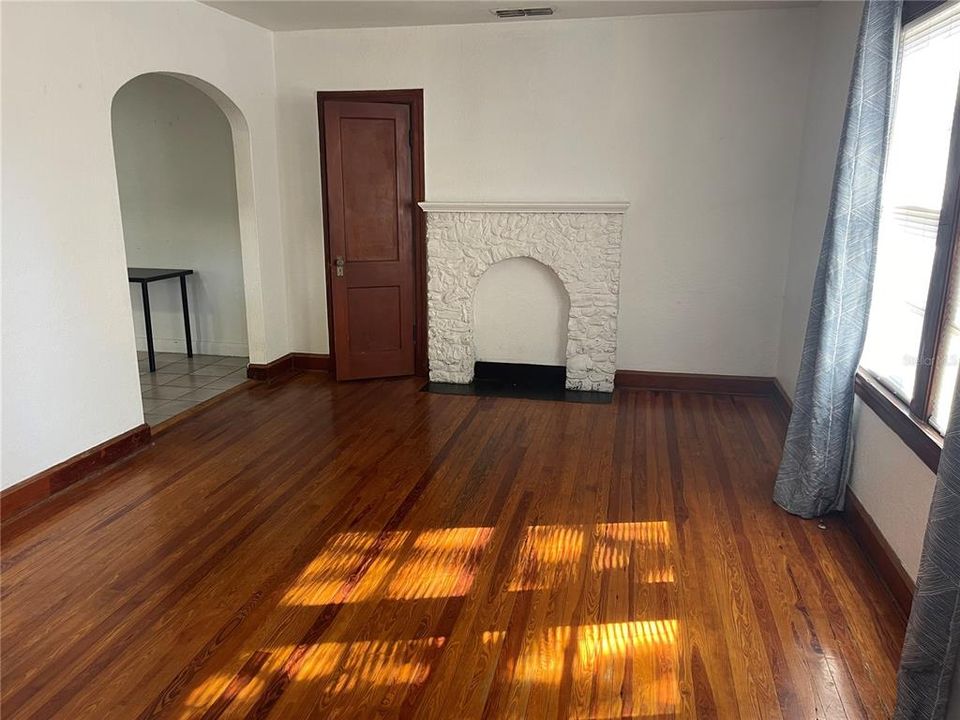 Под контрактом: $1,195 (1 спален, 1 ванн, 719 Квадратных фут)