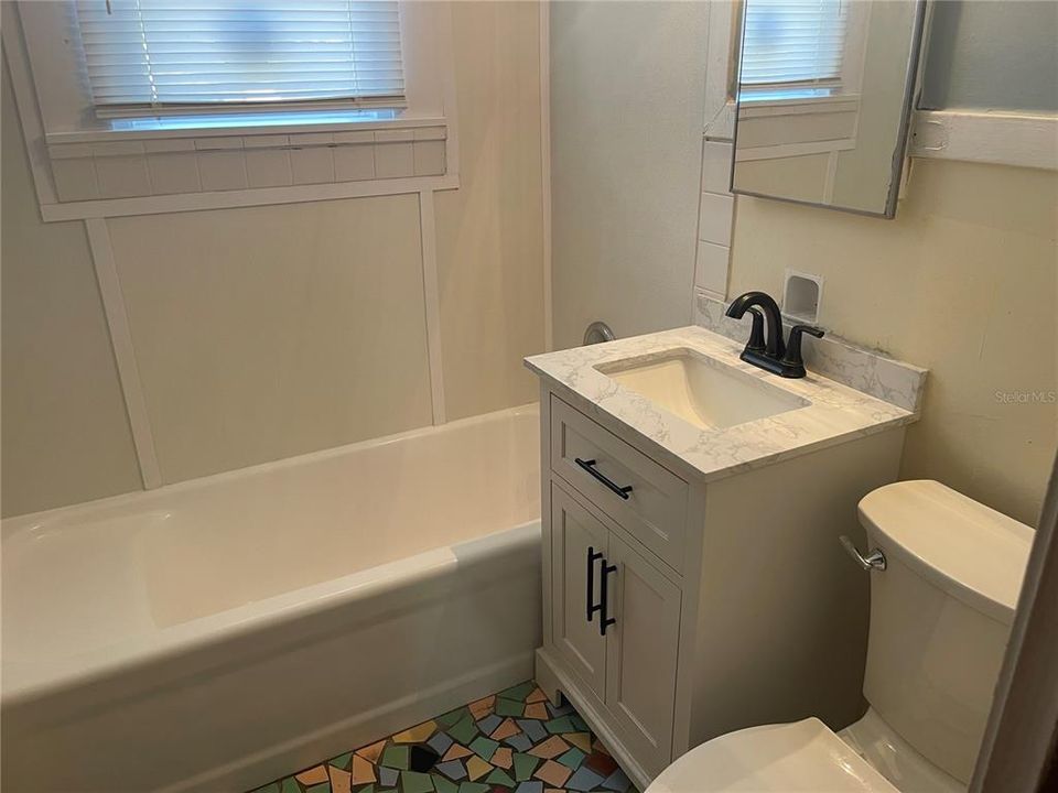 Под контрактом: $1,195 (1 спален, 1 ванн, 719 Квадратных фут)