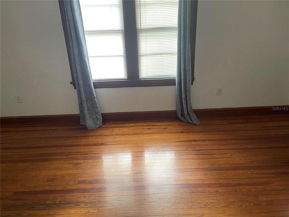 Под контрактом: $1,195 (1 спален, 1 ванн, 719 Квадратных фут)