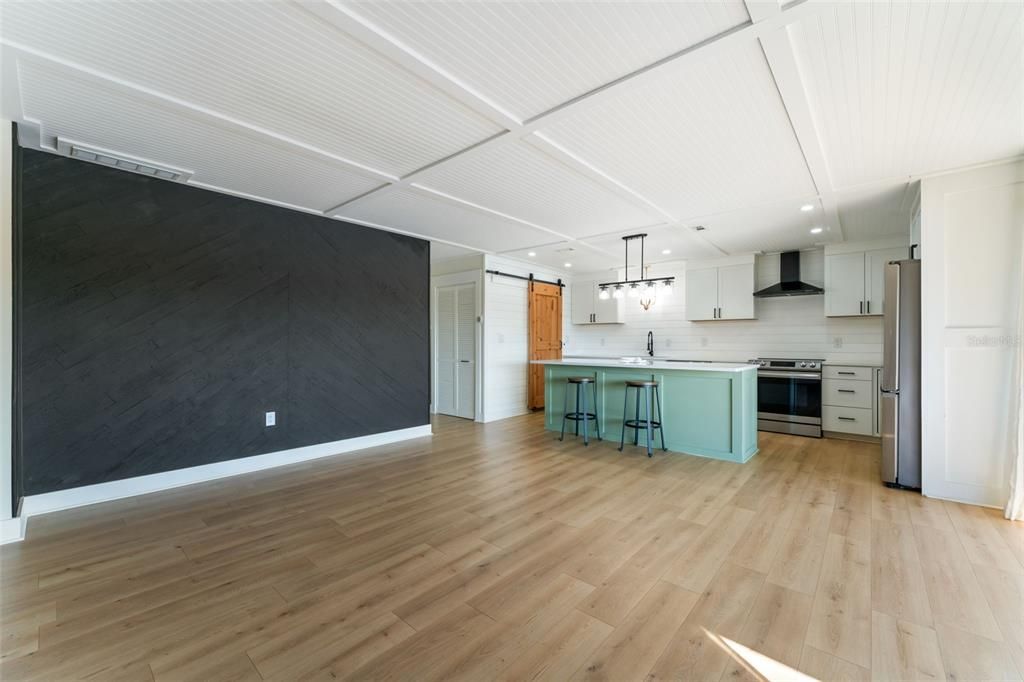 Active With Contract: $219,995 (2 beds, 2 baths, 1100 Square Feet)