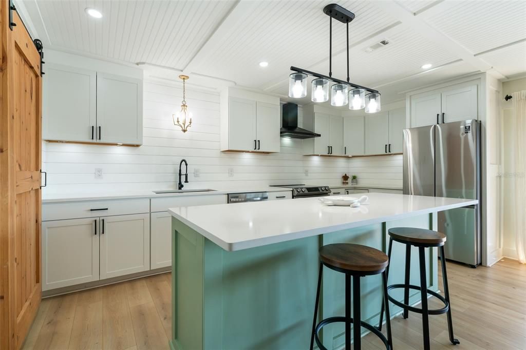 Active With Contract: $219,995 (2 beds, 2 baths, 1100 Square Feet)