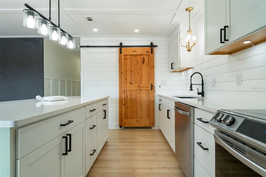 Active With Contract: $219,995 (2 beds, 2 baths, 1100 Square Feet)