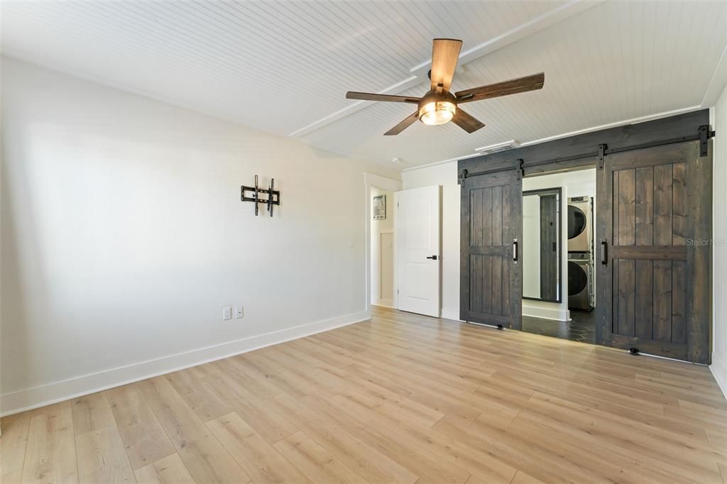 Active With Contract: $219,995 (2 beds, 2 baths, 1100 Square Feet)