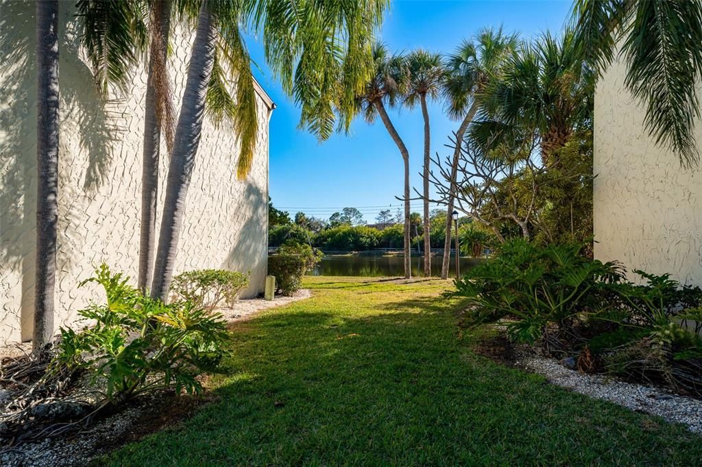 Active With Contract: $219,995 (2 beds, 2 baths, 1100 Square Feet)