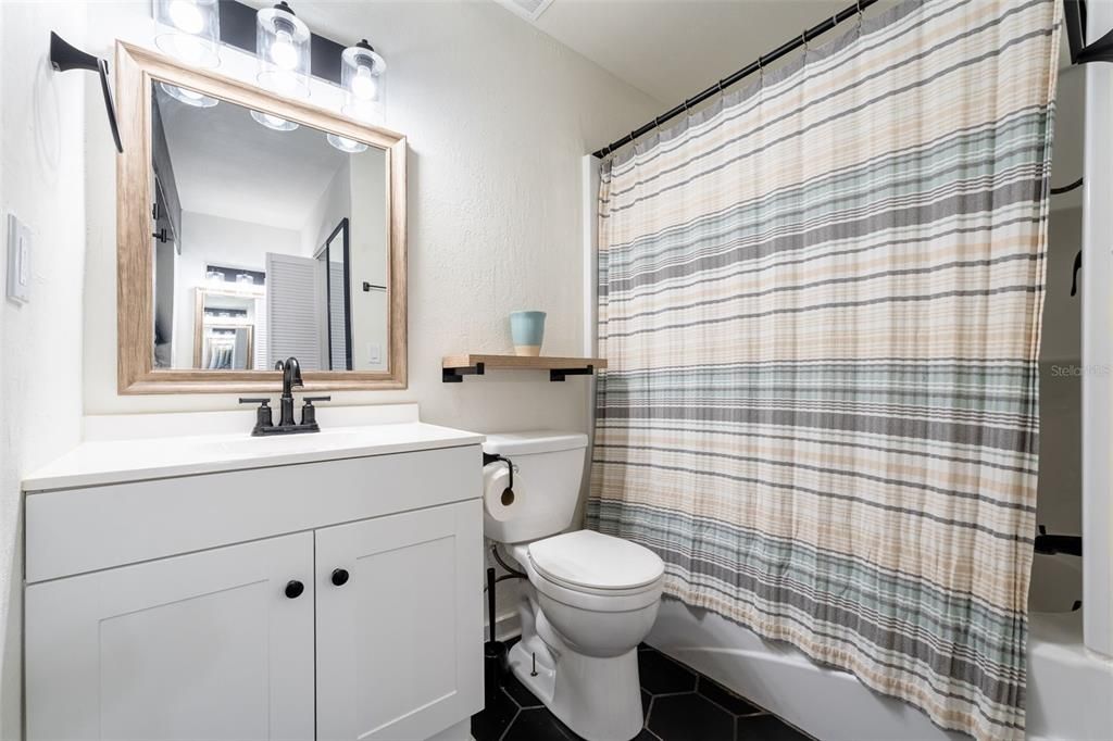 Active With Contract: $219,995 (2 beds, 2 baths, 1100 Square Feet)