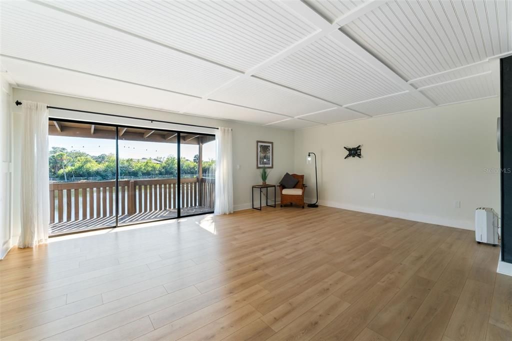 Active With Contract: $219,995 (2 beds, 2 baths, 1100 Square Feet)