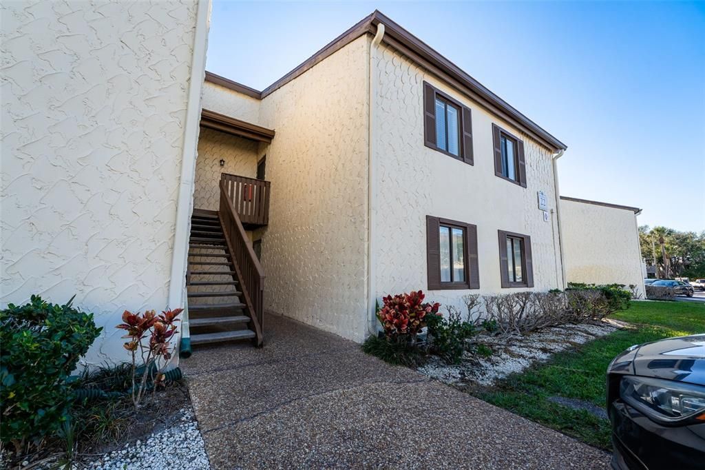 Active With Contract: $219,995 (2 beds, 2 baths, 1100 Square Feet)