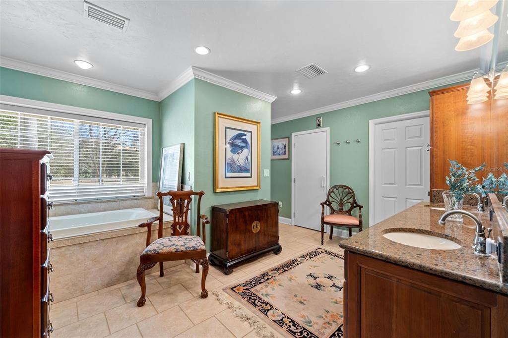 For Sale: $675,000 (5 beds, 4 baths, 3557 Square Feet)
