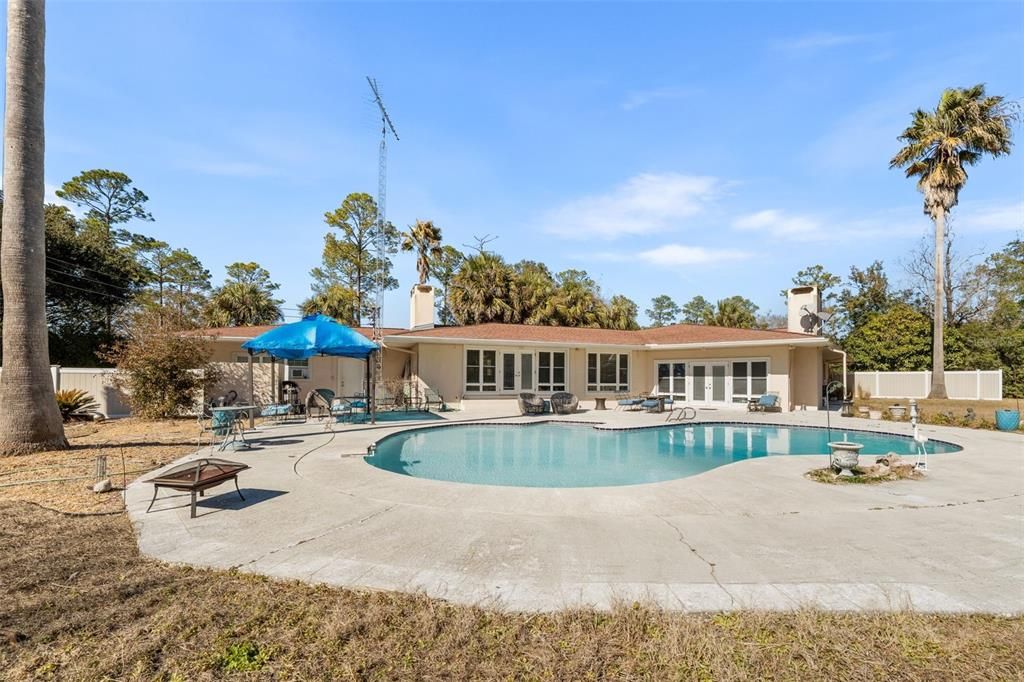 For Sale: $675,000 (5 beds, 4 baths, 3557 Square Feet)