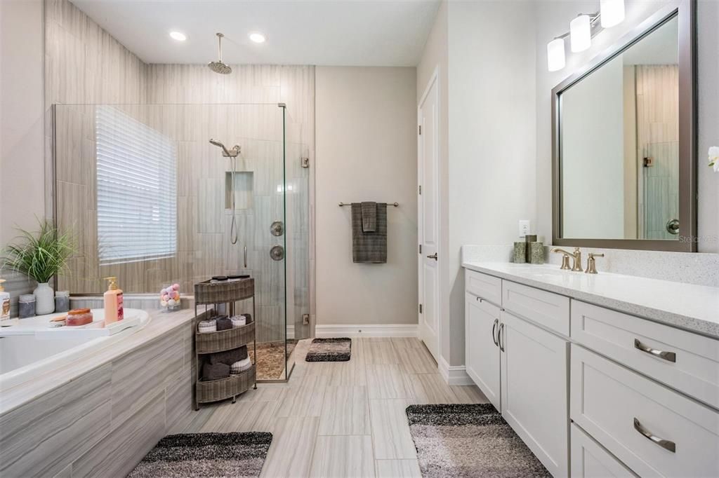 Activo con contrato: $1,154,000 (4 camas, 3 baños, 4193 Pies cuadrados)