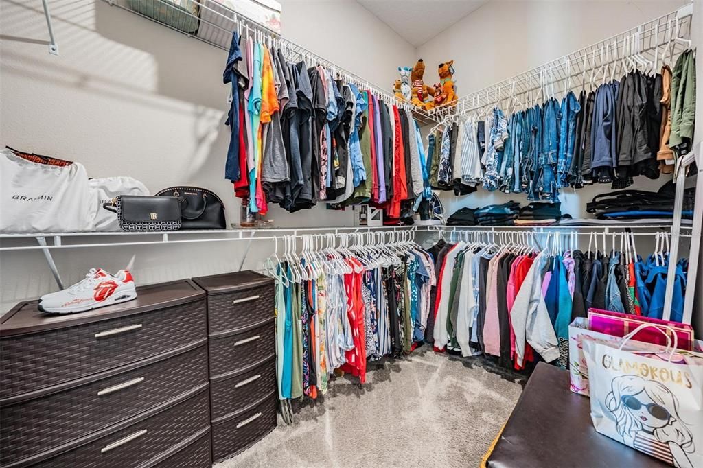 Activo con contrato: $1,154,000 (4 camas, 3 baños, 4193 Pies cuadrados)