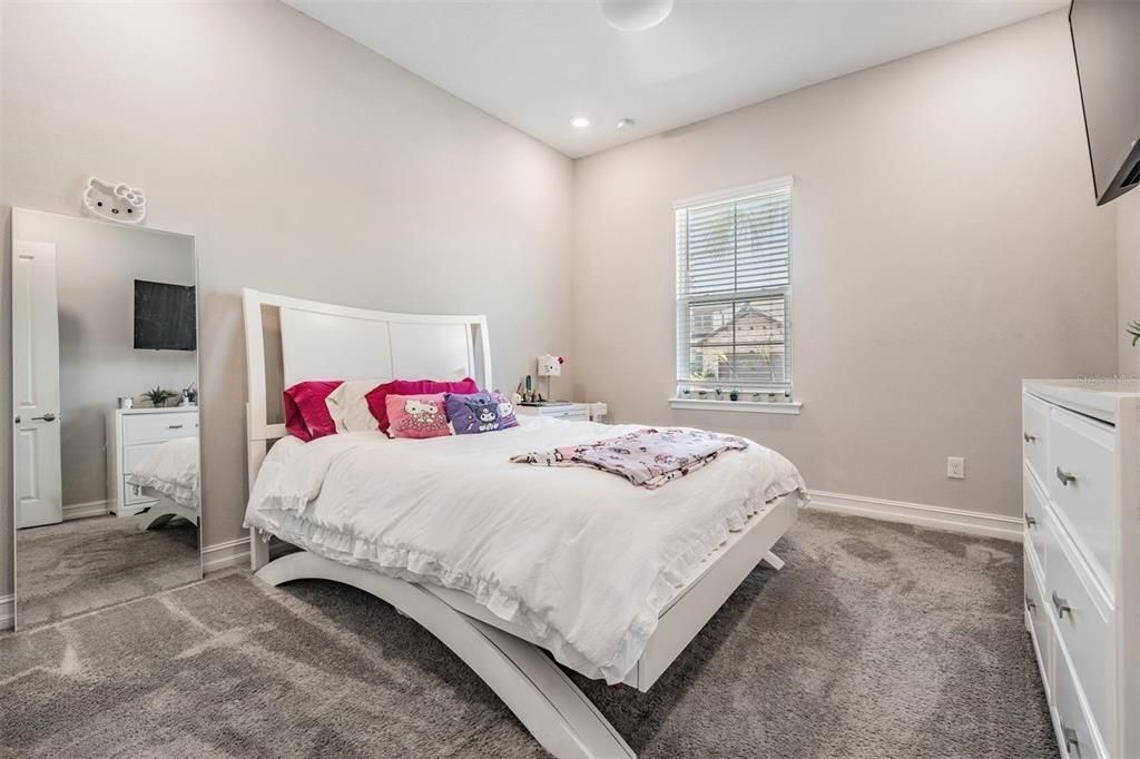 Activo con contrato: $1,154,000 (4 camas, 3 baños, 4193 Pies cuadrados)