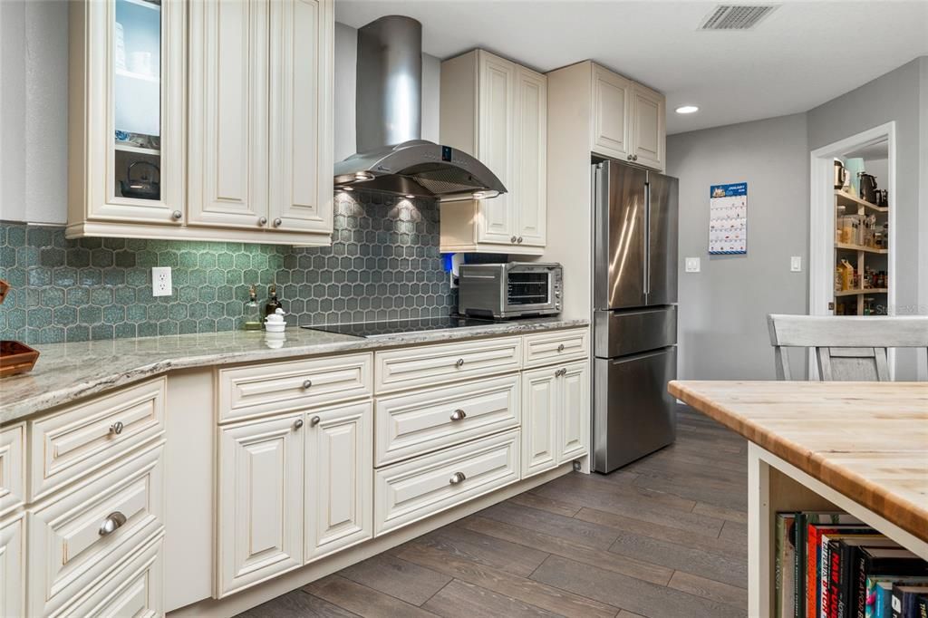 Active With Contract: $1,500,000 (6 beds, 5 baths, 4557 Square Feet)
