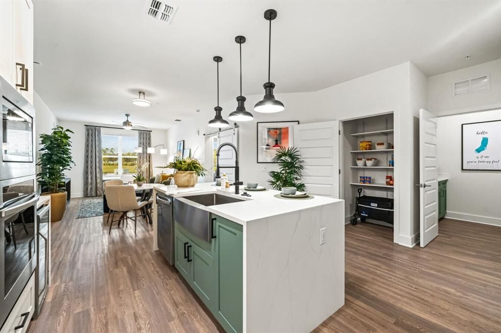En Renta: $3,625 (3 camas, 2 baños, 1620 Pies cuadrados)