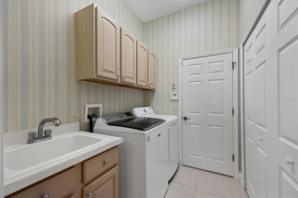 For Sale: $1,150,000 (3 beds, 2 baths, 2789 Square Feet)