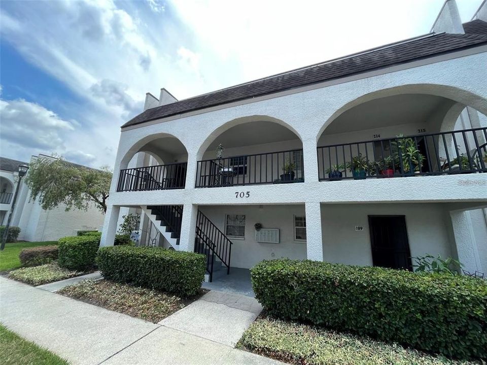 Recently Rented: $1,550 (2 beds, 1 baths, 1068 Square Feet)