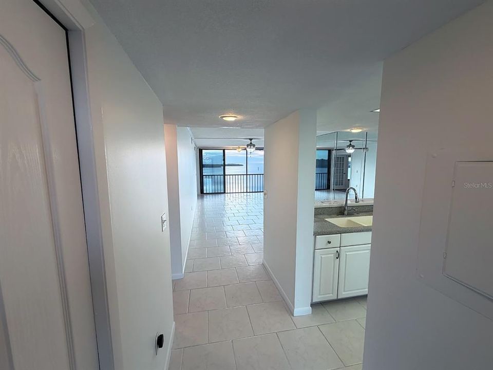 For Sale: $249,000 (2 beds, 2 baths, 1025 Square Feet)