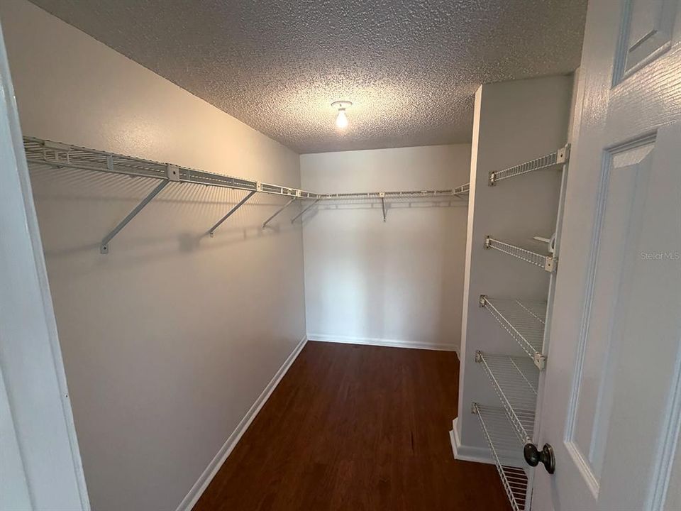 For Sale: $249,000 (2 beds, 2 baths, 1025 Square Feet)