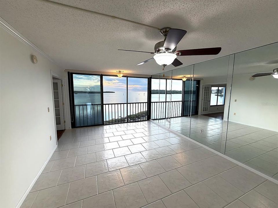 For Sale: $249,000 (2 beds, 2 baths, 1025 Square Feet)