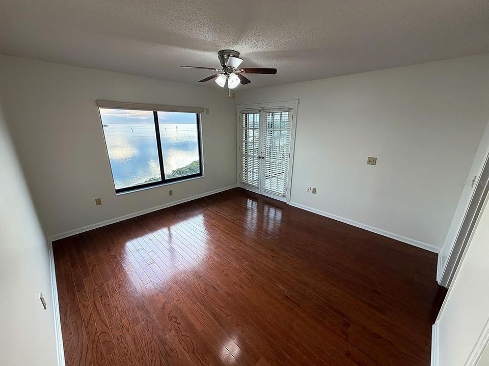 For Sale: $249,000 (2 beds, 2 baths, 1025 Square Feet)