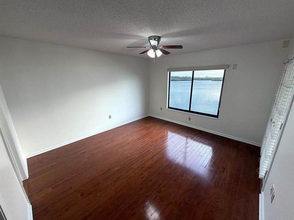 For Sale: $249,000 (2 beds, 2 baths, 1025 Square Feet)