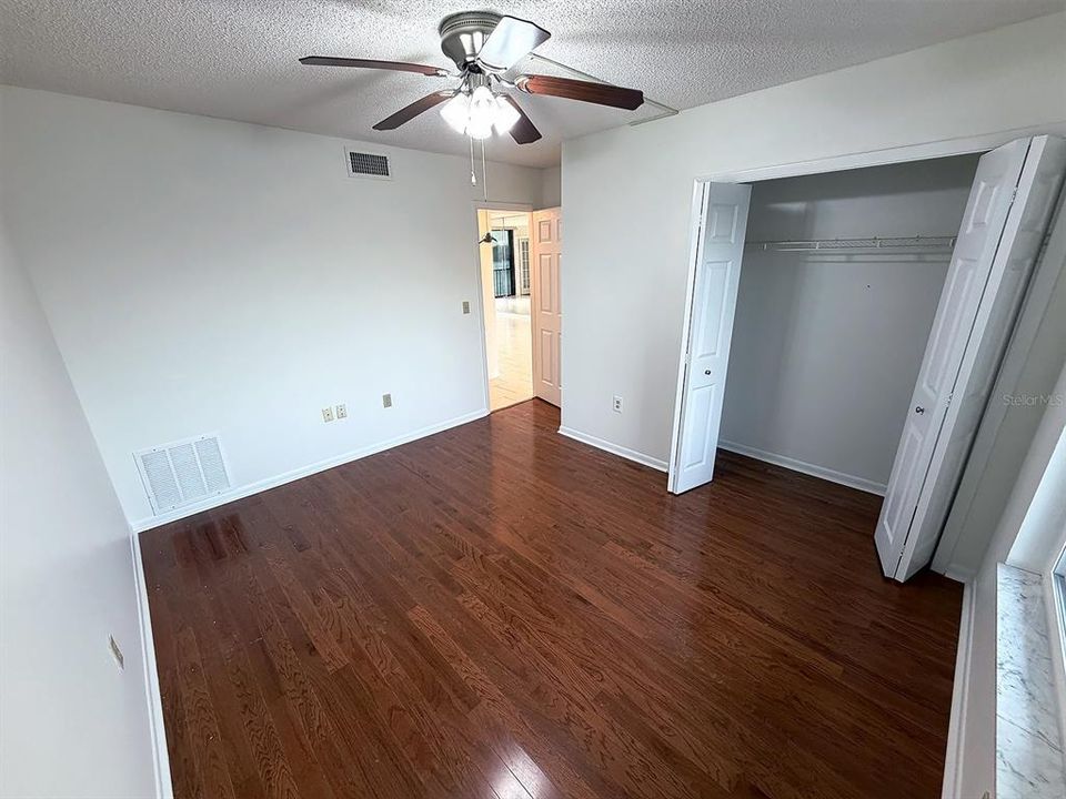 For Sale: $249,000 (2 beds, 2 baths, 1025 Square Feet)