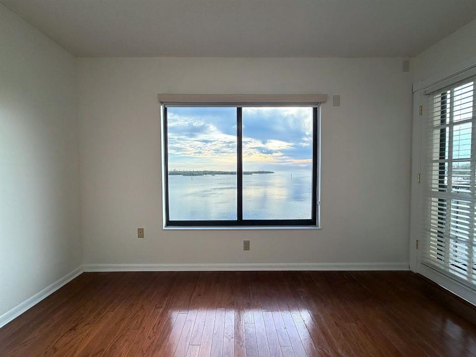 For Sale: $249,000 (2 beds, 2 baths, 1025 Square Feet)