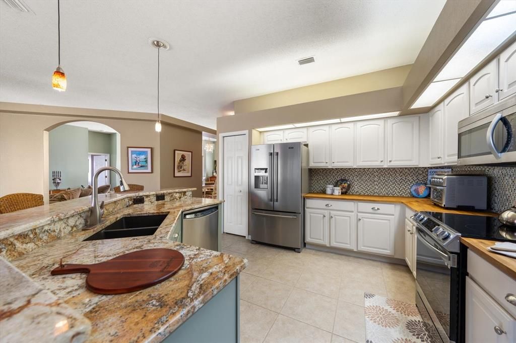 For Sale: $563,000 (3 beds, 2 baths, 2409 Square Feet)