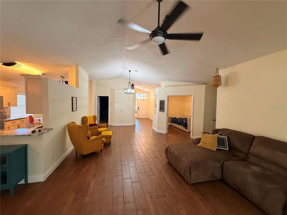 Active With Contract: $2,750 (3 beds, 2 baths, 1811 Square Feet)