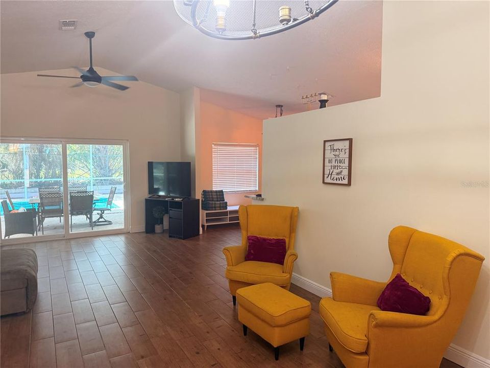 Active With Contract: $2,750 (3 beds, 2 baths, 1811 Square Feet)